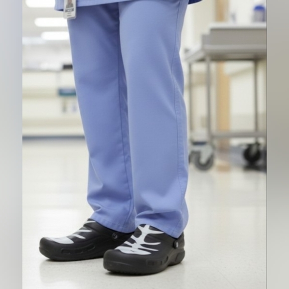 Crocs Unisex Bistro Graphic Black And White Fishbone Clogs - Size M15 / W17 - Picture 2 of 16